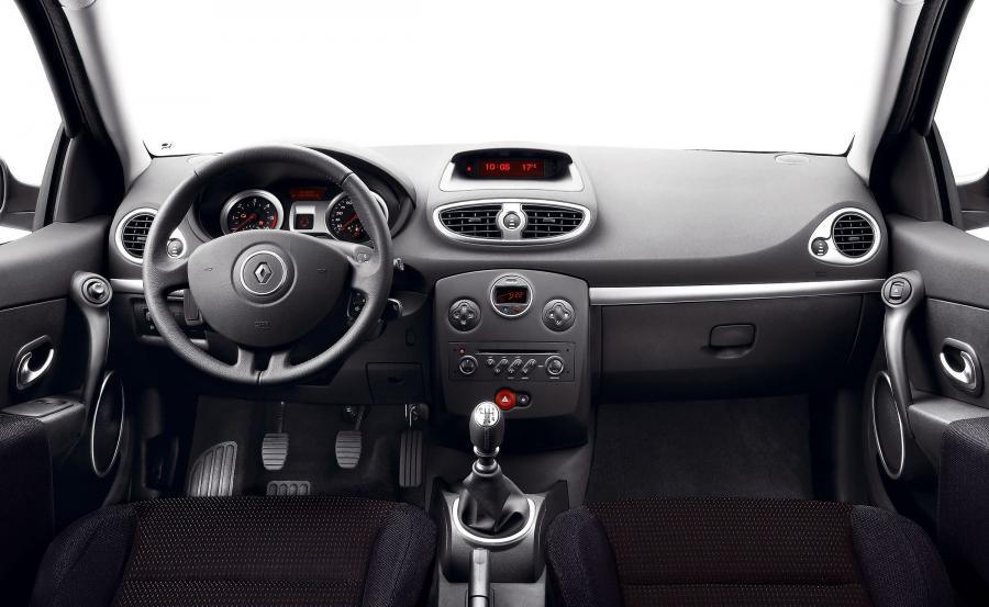  Renault Clio 2006 года  (фото 10 из 97)